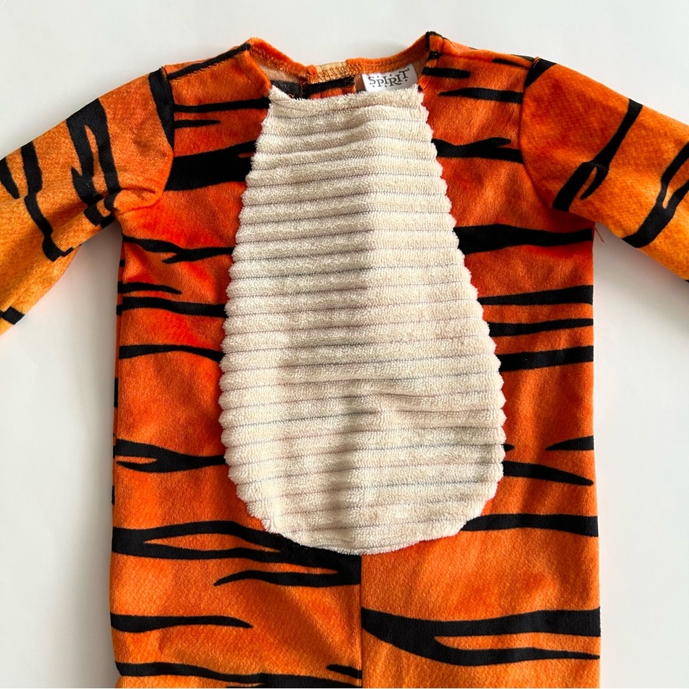 Spirit Halloween Baby Tiger Two Pc Costume
Snap Legs Upper Back Size 0-6 Months - Picture 3 of 14